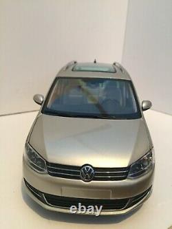 Minichamps 118 VOLKSWAGEN SHARAN 2010 IN SILVER LIMITED TO 504 PIECES VERY RARE