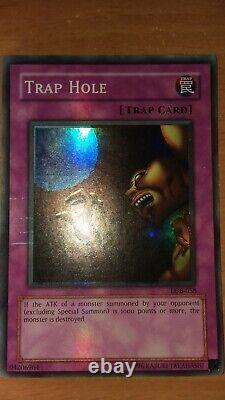 Yugioh Trap Hole LOB-058 Super Rare Misprint Foil Shift Streaks VERY RARE VLP