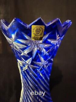 Caesar Crystal Bohemiae, très rare édition limitée, grand vase bleu ciel de 10 pouces de hauteur.