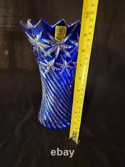 Caesar Crystal Bohemiae, très rare édition limitée, grand vase bleu ciel de 10 pouces de hauteur.