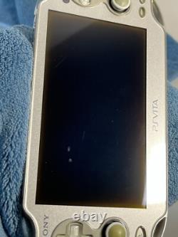 Console Sony PS Vita PCH-1000 Argent Glacé Boîte Limitée Très Rare Très Bon État