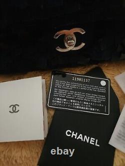 Édition Limitée Chanel, Sac à Main en Soie Bleu Nuit Classique à Double Rabat Très Rare