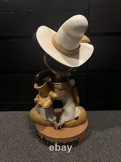 Mickey Mouse à deux pistolets : Grande figurine très rare en édition limitée