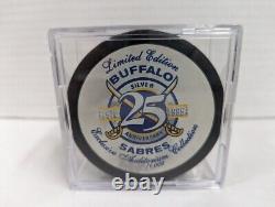 Puck de hockey vintage des Buffalo Sabres pour le 25e anniversaire - Édition limitée très rare