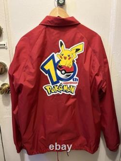 Veste Pokémon Staff Adulte M 10ème Anniversaire Très Rare Édition Limitée Pikachu