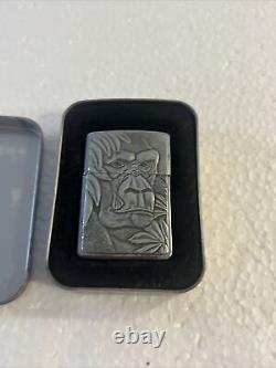 Vtg Très Rare Briquet Zippo Limité de 1995 avec Emblème en Étain Gorilla Barrett Smythe